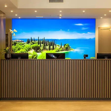 Le Torri Del Garda Familyspa 酒店 4*