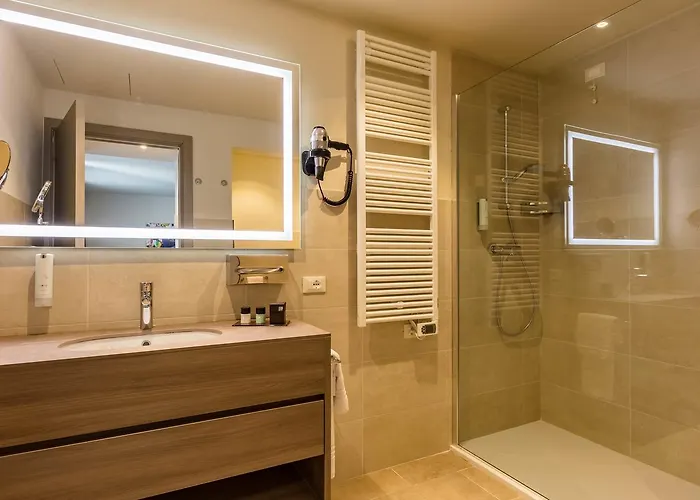 Hotel Le Torri Del Garda Familyspa Torri Del Benaco