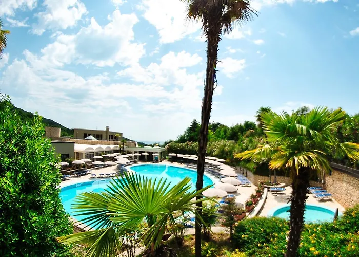 Le Torri Del Garda Familyspa Hotel Torri Del Benaco