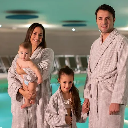 ホテル Le Torri Del Garda Familyspa トッリ・デル・ベーナコ